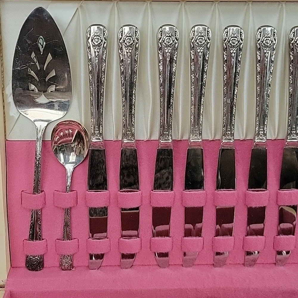 64 piece set (8 services) Rogers Silverplate International Silver comp. - Picture 17 of 17
